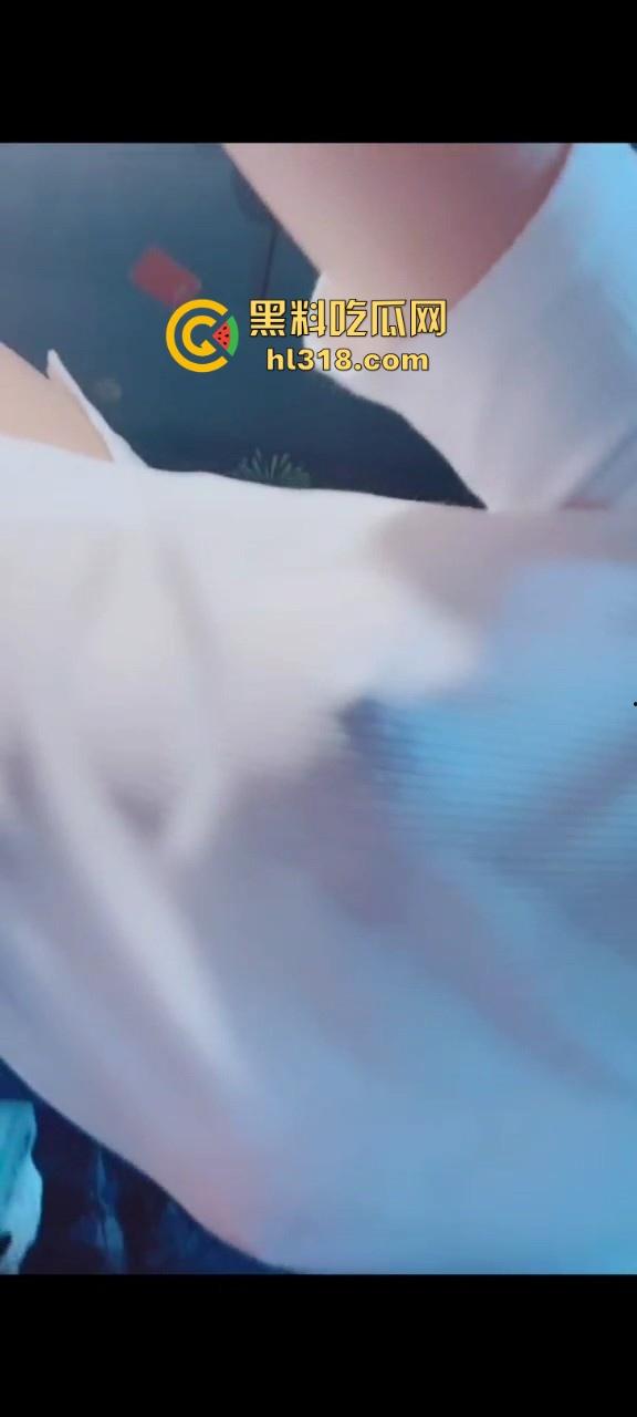 抖音pk偶遇湿身漏奶主播，一开始平平无奇，直到黑色奶点出现，极其诱惑这都不封的吗？-6