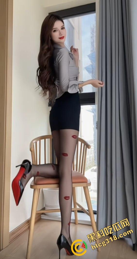 抖音网红『小蔡』成了金主专属炮架子，大长腿扛着就日，几十万打赏换来的骚货最终被玩腻扔上网！-4