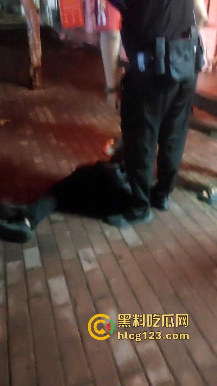 胆肥!诸暨一民警出勤时被男子打倒抽搐 伤势严重-2