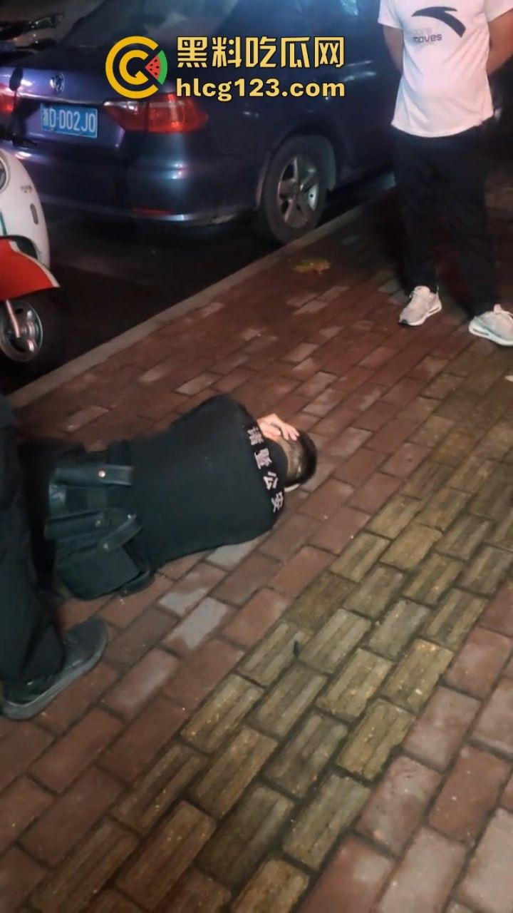 胆肥!诸暨一民警出勤时被男子打倒抽搐 伤势严重-6