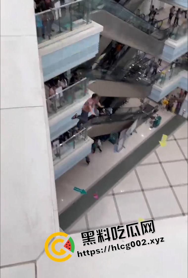 广西一附院 大叔绝望跳楼自杀 这是要多绝望啊  前排视角视频流出-2