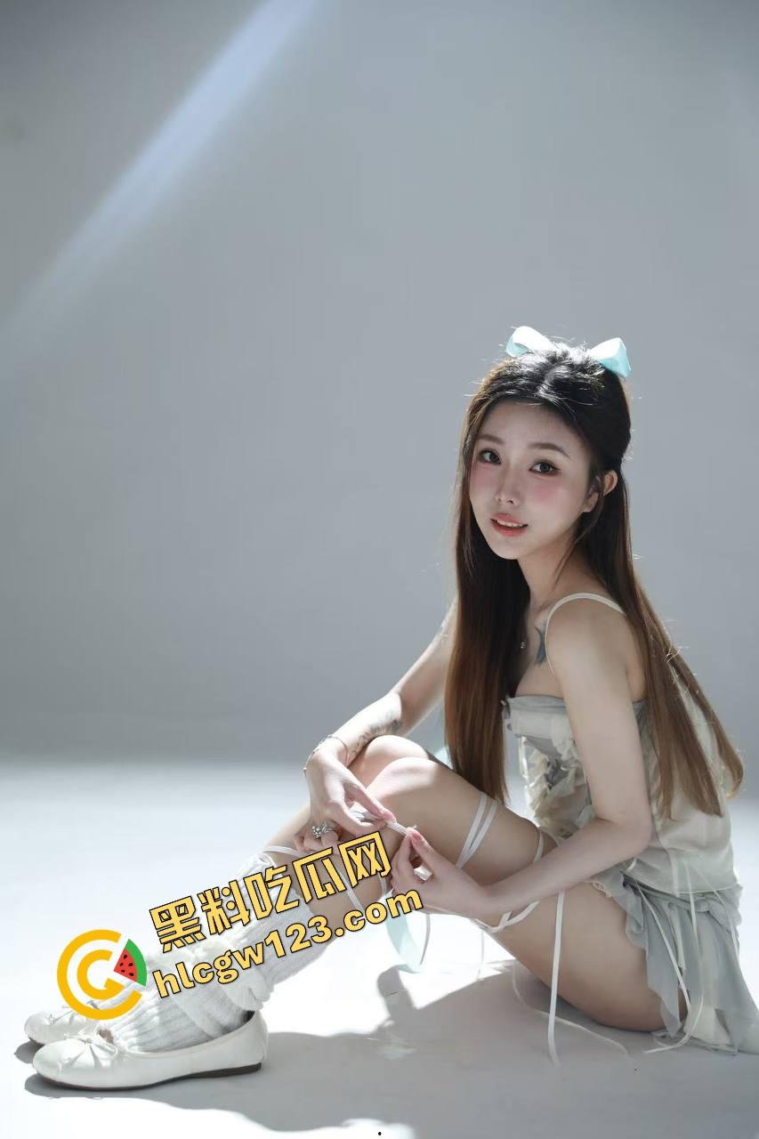 畜生姐夫猛扑小姨子嫩妞，撕衣露脸狠掏浪洞汁喷如瀑布，奶子晃瞎眼菊花硬捅烂，强上这骚货！-1