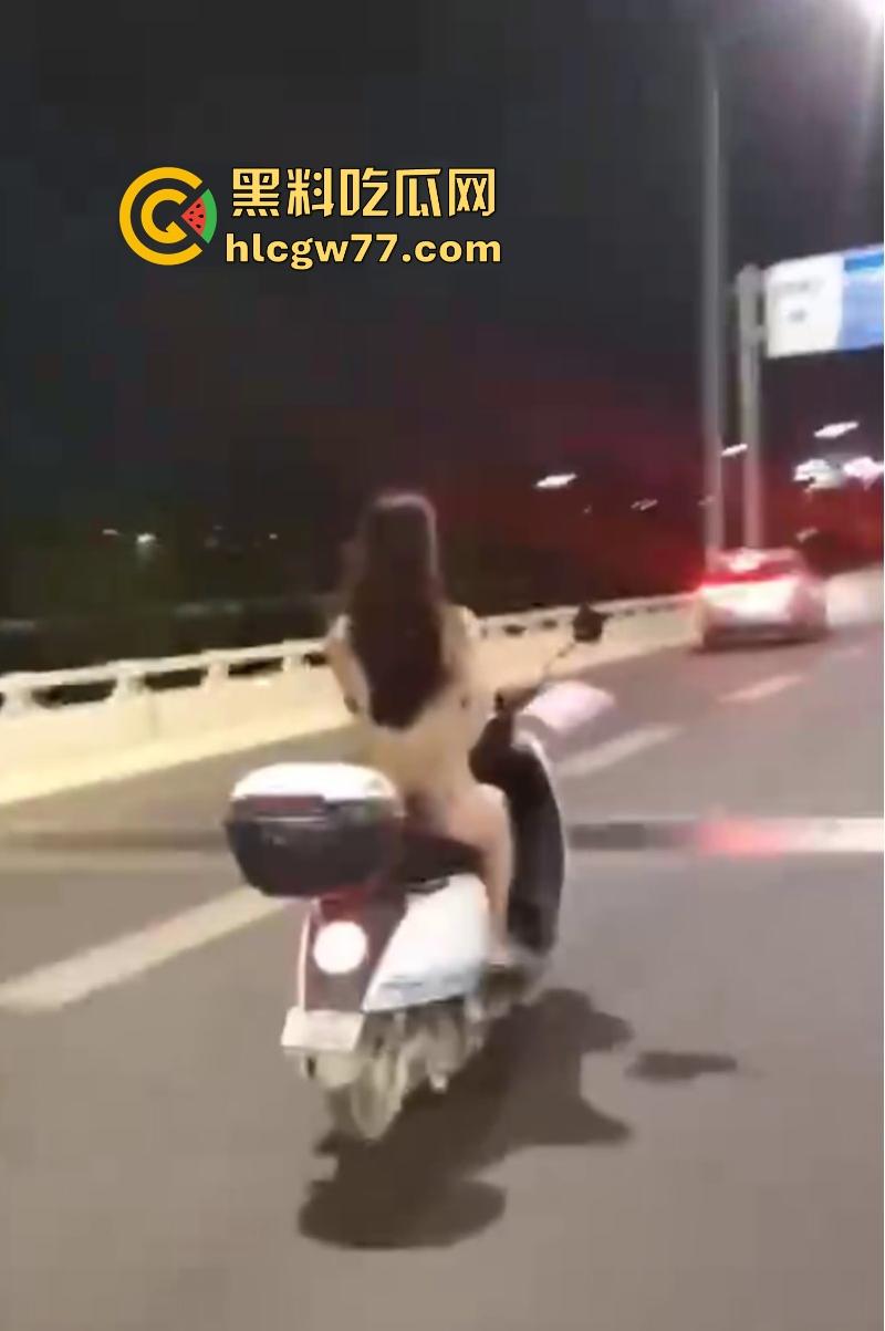 全网热瓜 潮汕大街惊现裸女 广东潮汕小仙女骑车突然停车把自己扒光全裸骑行!-6