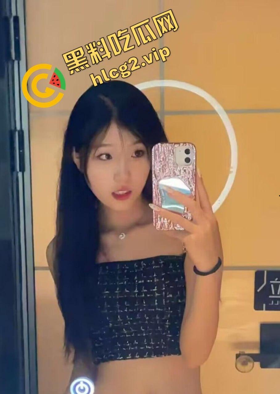 南京大学高颜值清纯大学生妹子『万慧书』被偷拍性爱视频泄露！娇喘声撩人主动骑乘扭动被男友无套猛插！-3