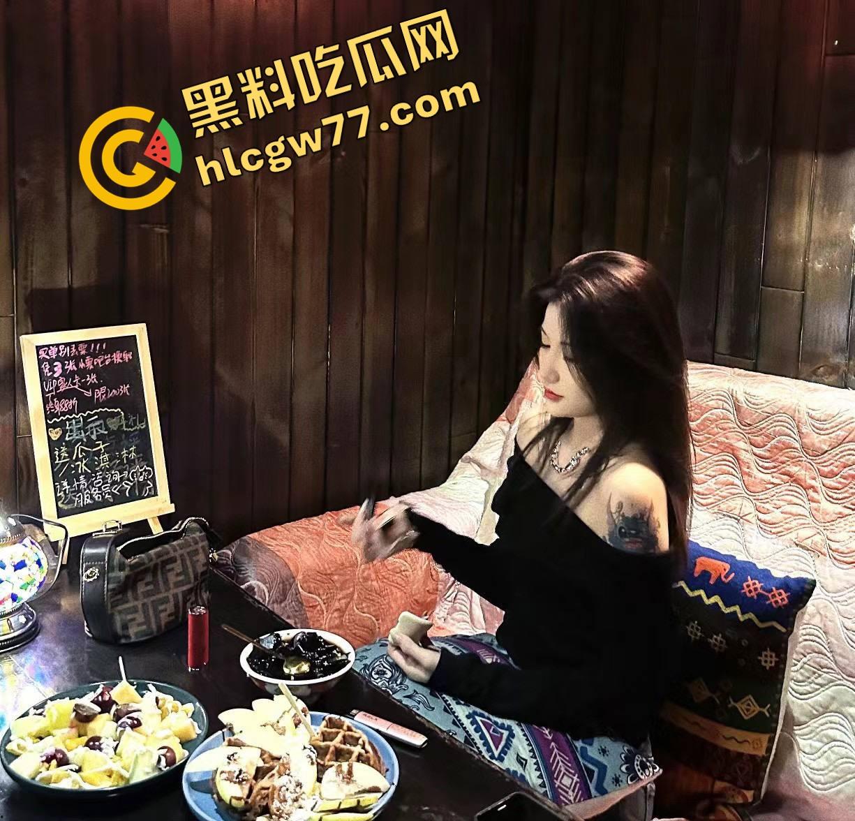 成都瑜伽老师白天教冥想,晚上解开腿自己送穴,骚妻身段像水蛇,老公轻度分享癖群里疯传!-4