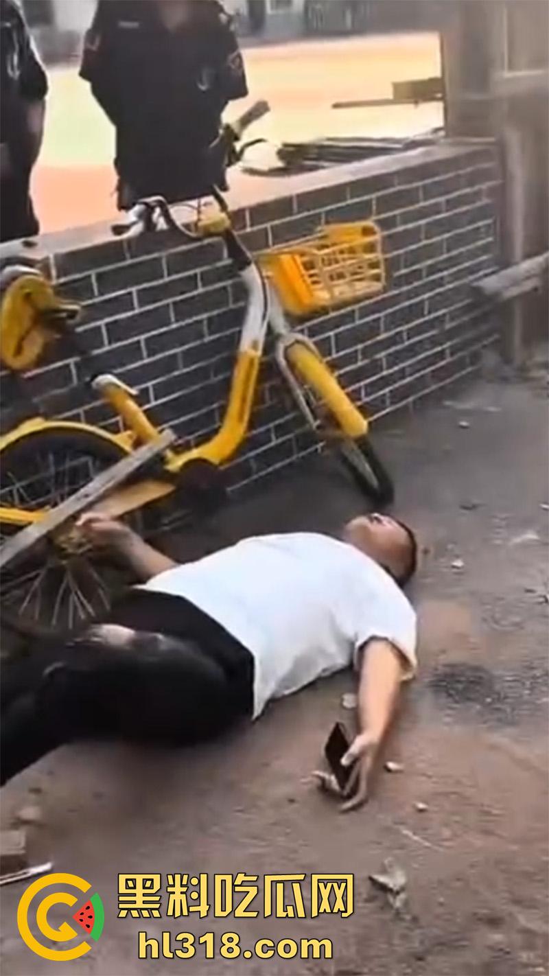 还敢装逼00后直接整治你，沈阳00后开车遭39岁男子辱骂，气不过直接开车撞，目前已被刑拘！-5