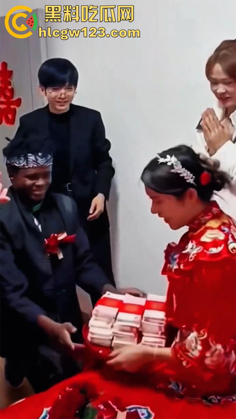 媚黑婊骚逼嫁大屌黑人，不收彩礼随便玩，一步到胃疯狂撞击，据说和黑人回到老家，还被多人轮奸呢！-6