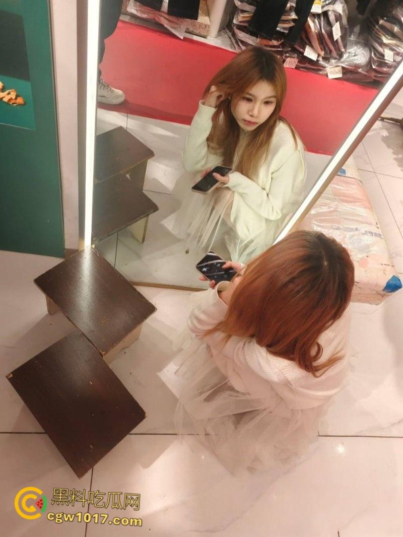 广州极品小骚货【黄沫莹】,JK短裙户外真空露出,露脸口交深喉舔屌,镜前疯狂打桩后入,嫩穴汁水横流!-2