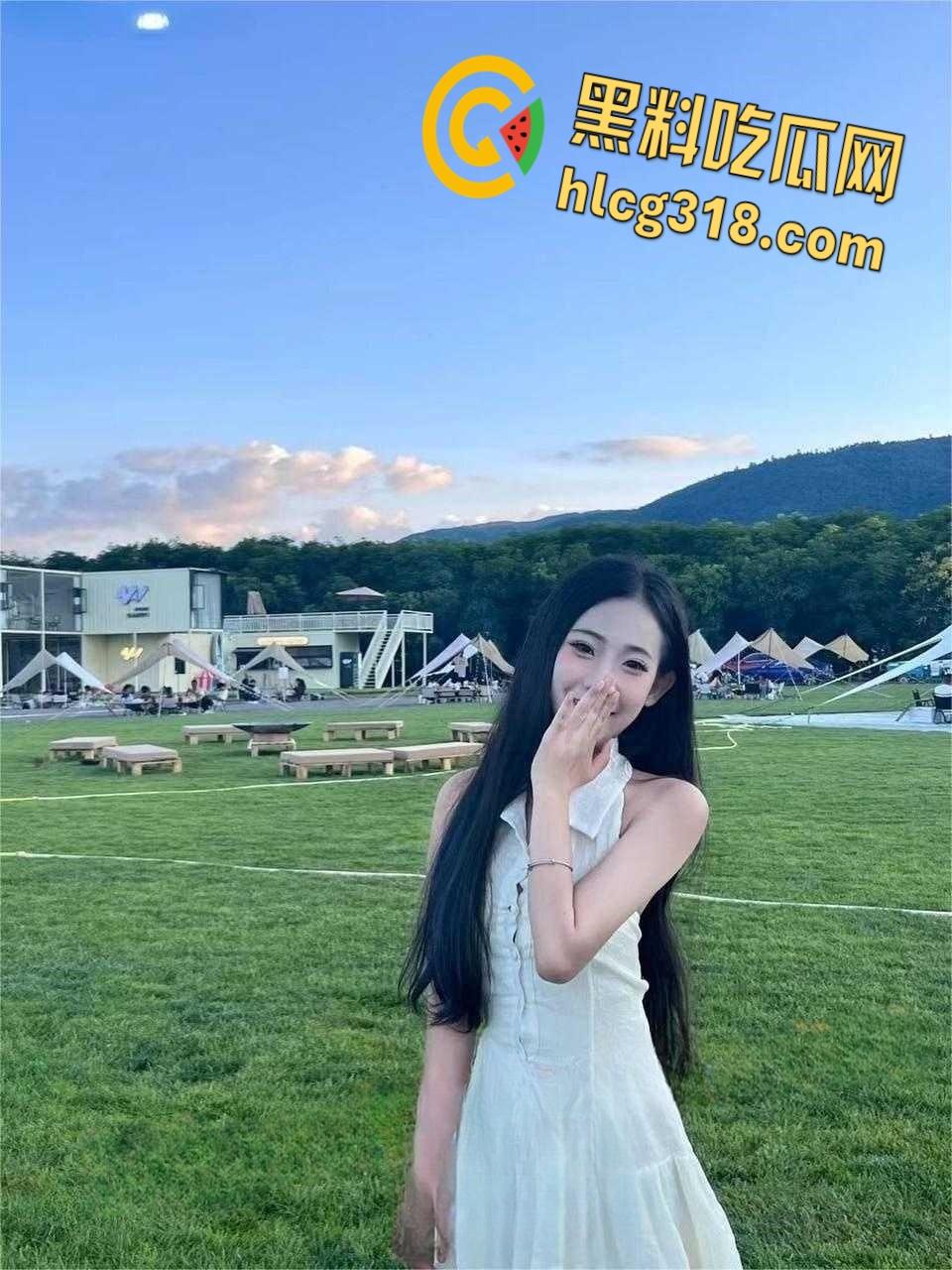 自驾游遇到的仙气小美女，搭讪还有点高冷，随便喝点酒就开始舌吻，主动口交无套女上，这也太反差了！-4