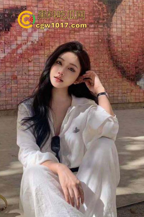 海角乱伦！深夜幽会骚逼表姐，喝醉后无套猛操，对着镜子一边操一边后入，精液狠狠的内射到骚逼里！-1