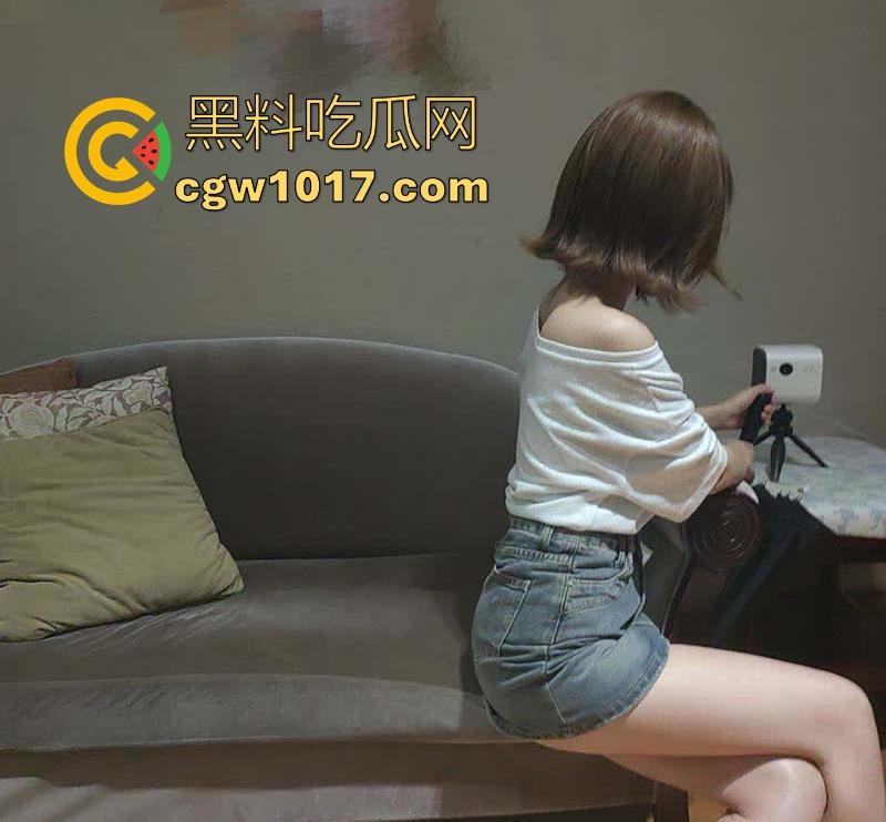 海角乱伦！深夜幽会骚逼表姐，喝醉后无套猛操，对着镜子一边操一边后入，精液狠狠的内射到骚逼里！-5