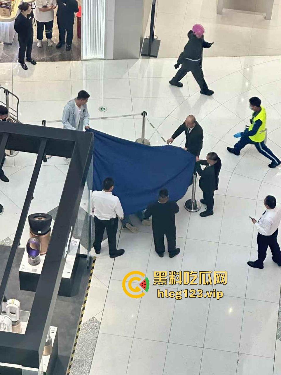 瓜友爆料来福士有人跳楼!重仓A股被套,心态崩溃直接选择跳楼!-11