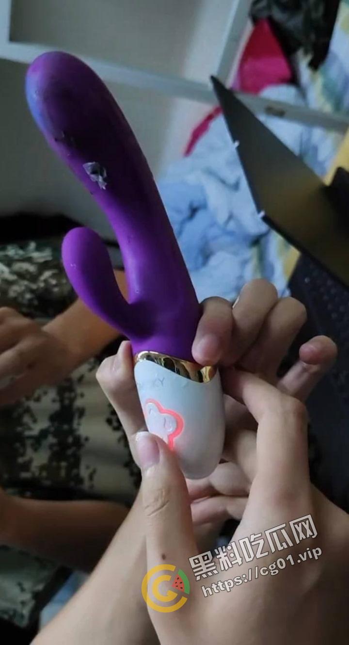 原女大学生宿舍改成男寝 遗留下海量电动玩具 到底是宿舍还是鸡窝？-11