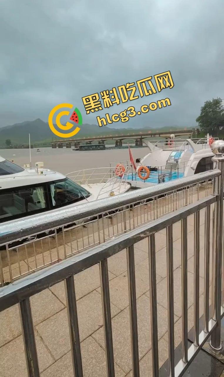 丹东鸭绿江告急!中朝两国放水泄洪,跨国大水灾一夜吞没整个边境-1