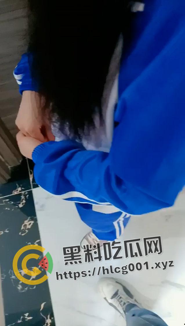 大手笔初中生破处!少妇萝莉一起上 还有待发育的嫩穴里处女膜清晰可见 草急了老鸨都想上-1