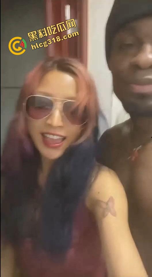 广州老黑鸡巴称王白逼黄逼跪舔当肉厕,黑桃A媚黑贱女扎堆献洞求操,嫩逼烂逼抢着伺候!-6