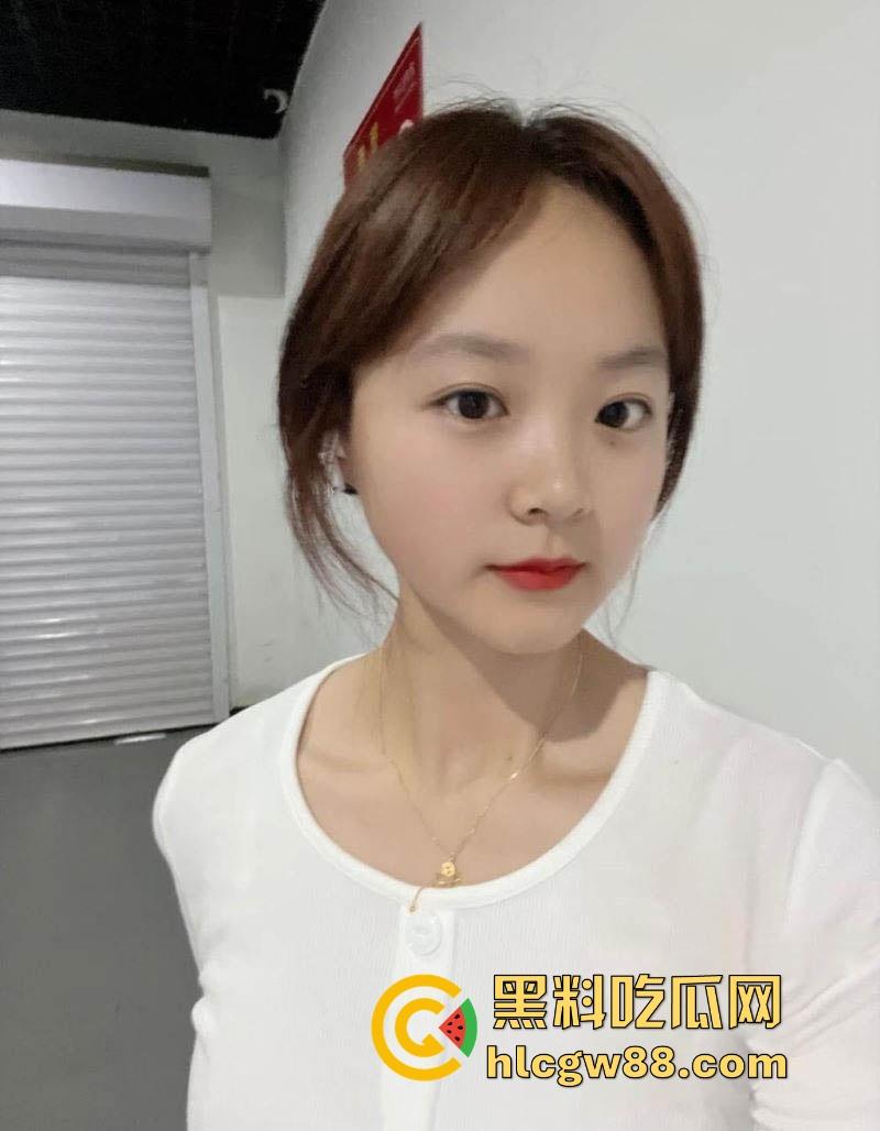 安徽铜陵职业技术学院【江语新】清纯大二少女宿舍拍裸照撩网友,金主约炮视频流出,青春嫩体未尽开发!-2