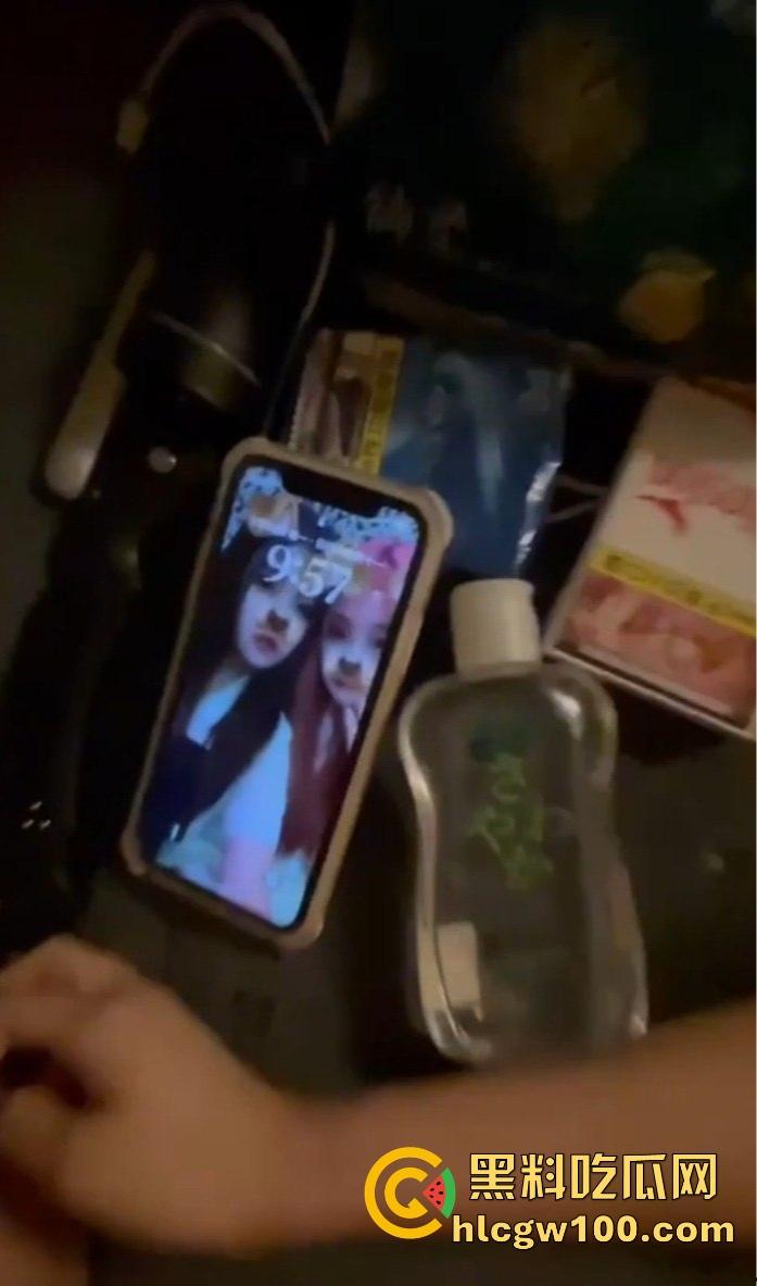 国际版抖音 女网红【林美珍】在酒吧被流氓扒光衣服 两个粉嫩的大奶子爆露了出来,然后被大神带到酒店爆操!-7