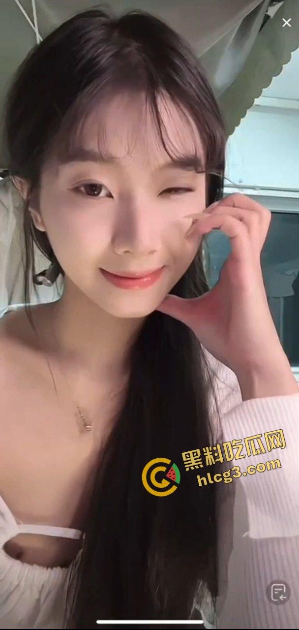 抖音快手女主播 露奶走光大合集！是故意还是不小心 奶头风格不一 绝对劲爆！-7