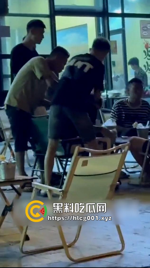 瓜友投稿 抖音网红【六六】因抢别人女朋友 户外直播时被抓住暴打 现场直达 前排吃瓜-3
