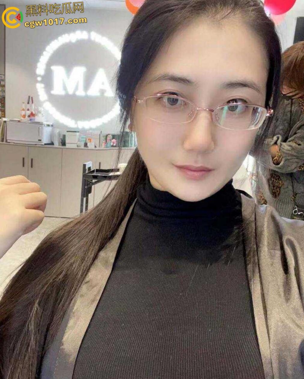 成都会计少妇【王敏洁】,反差眼镜婊下班玩露出打野战,巨乳翘臀穿着包臀裙,在会议室给上司口交 !-4