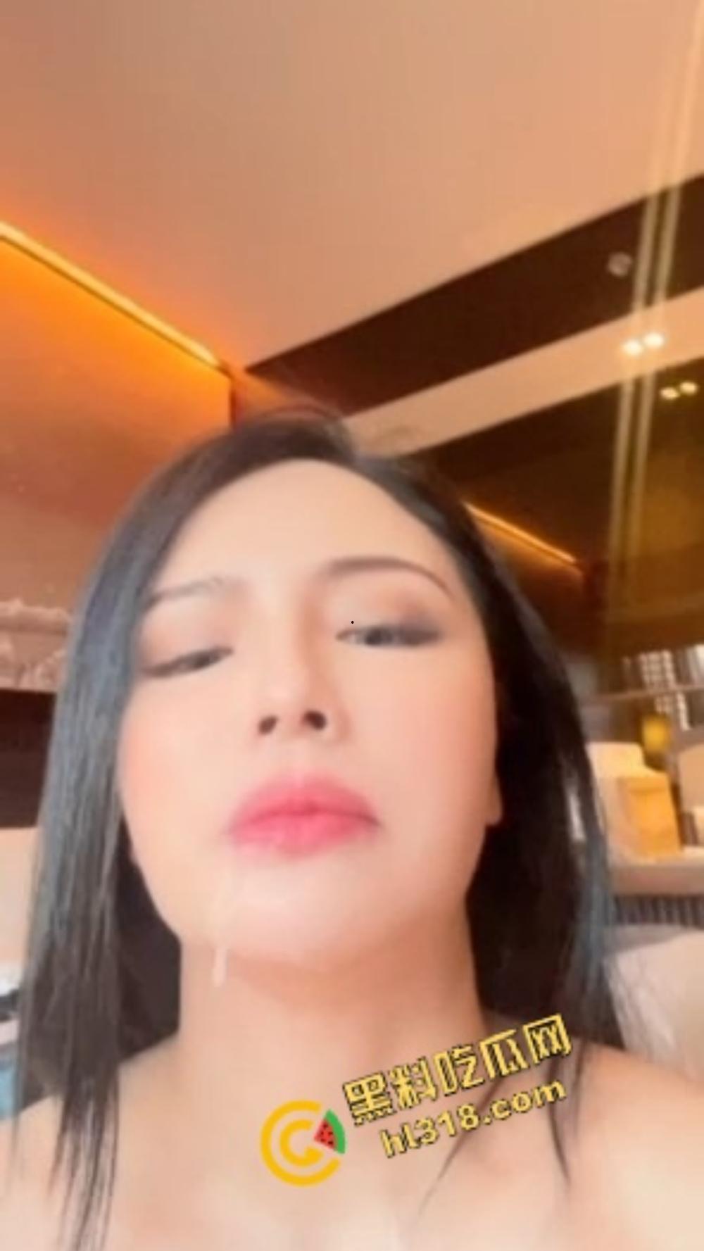 上海心悦传媒老板中午带秘书『张婧』开房,落地窗前女秘书当舔狗跪地含屌,每一口都说是对老板的忠诚!-10