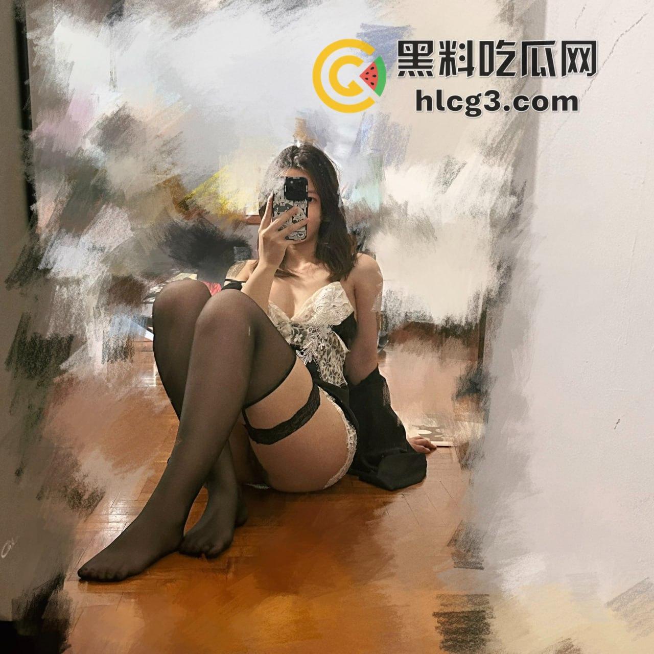 新加坡情侣网黄甜蜜又刺激!拍片吃生蚝补充体力,分享优雅的大奶博主性爱日常,高质量视频流出!-14