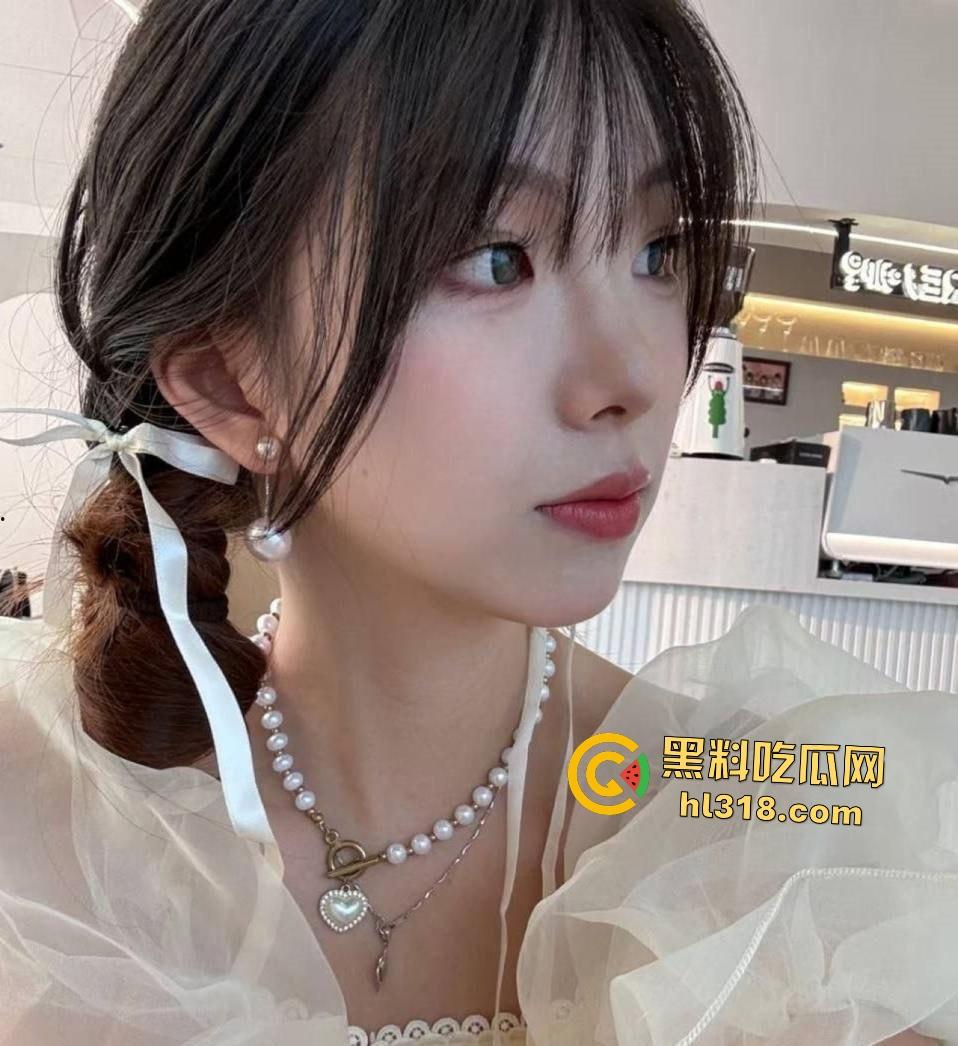 天津艺术学院班花【孙欣杰】口交技术炉火纯青,含得死紧不松口,还没插进去就喊爽,妥妥的母狗!-1