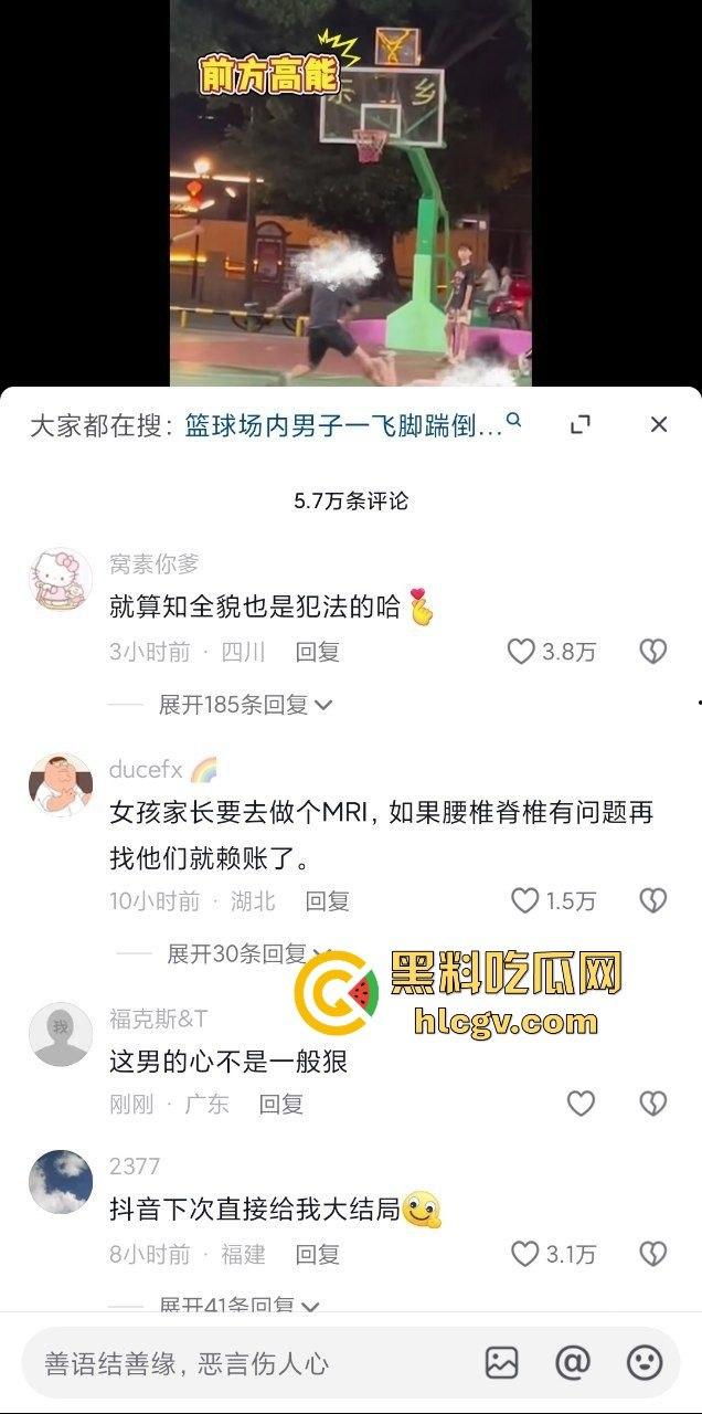 广东揭阳男孩篮球场飞踢女孩引发争议!电动车钥匙被丢失,赔偿不成暴力相向,网友分成两派!-6