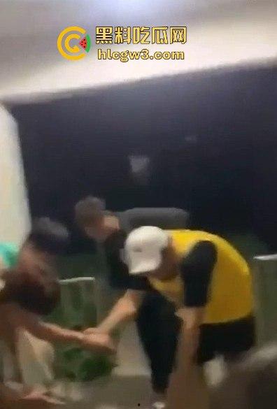 安徽校园内衣大盗现场翻车!臭袜子满地,小伙口味重,偷遍女宿舍内裤,活脱脱现代采花贼!-1