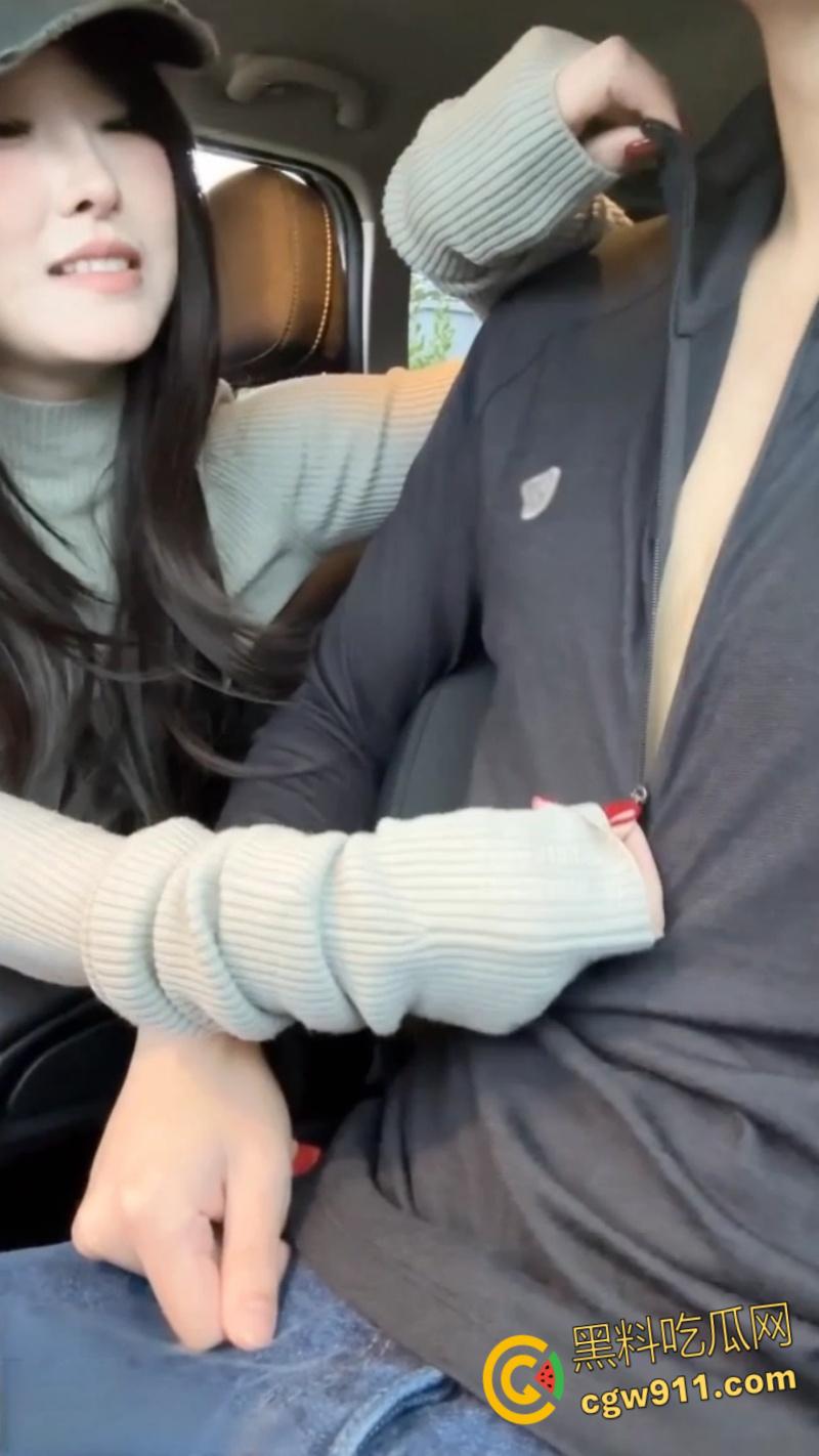 推特阿黑颜母狗【Pupu噗噗】，海边约会餐厅全裸自慰，户外车震口交舔蛋，打开车门无套后入小翘臀 !-3