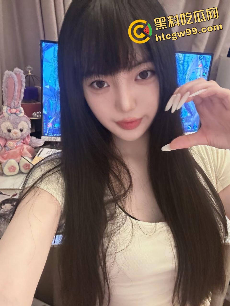 山西艺术职业反差骚鸡【苏冰思】饥渴了在无人宿舍露奶,情趣内衣被炮友后入爆干!独家曝光流出!-2