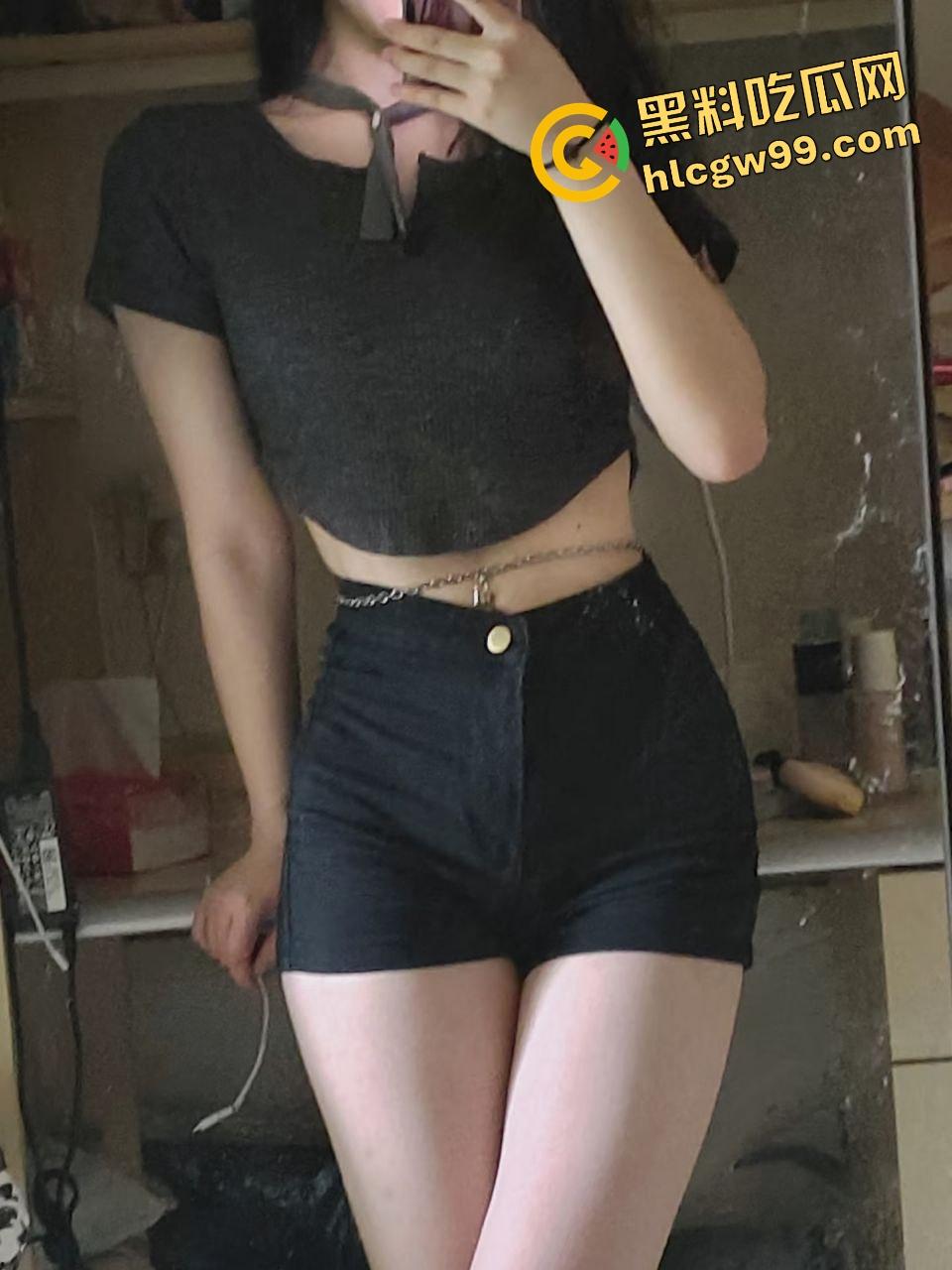 山西艺术职业反差骚鸡【苏冰思】饥渴了在无人宿舍露奶,情趣内衣被炮友后入爆干!独家曝光流出!-5