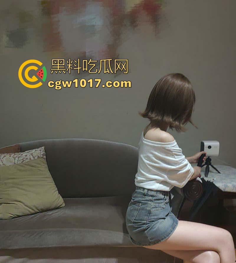 海角乱伦！趁姐夫出门颜射美女老师表姐，只顾淫叫完全把姐夫抛在脑后，无套猛操花式做爱，诱惑满满！-4