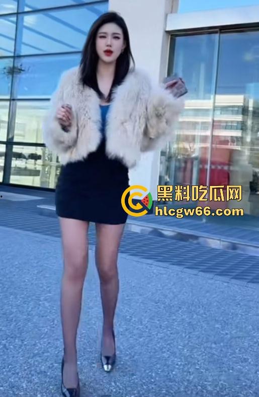 销冠车娘勾魂卖车新套路曝光,送车震体验让你试质量,黑丝高跟小脚暗号一出,顾客鸡巴硬得成交秒签!-2