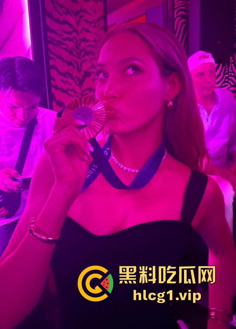 谷爱凌夜店激吻法国冠军马尔尚,恋情曝光撕破国内捞金嘴脸,马尔尚劈腿女友私生活混乱-13