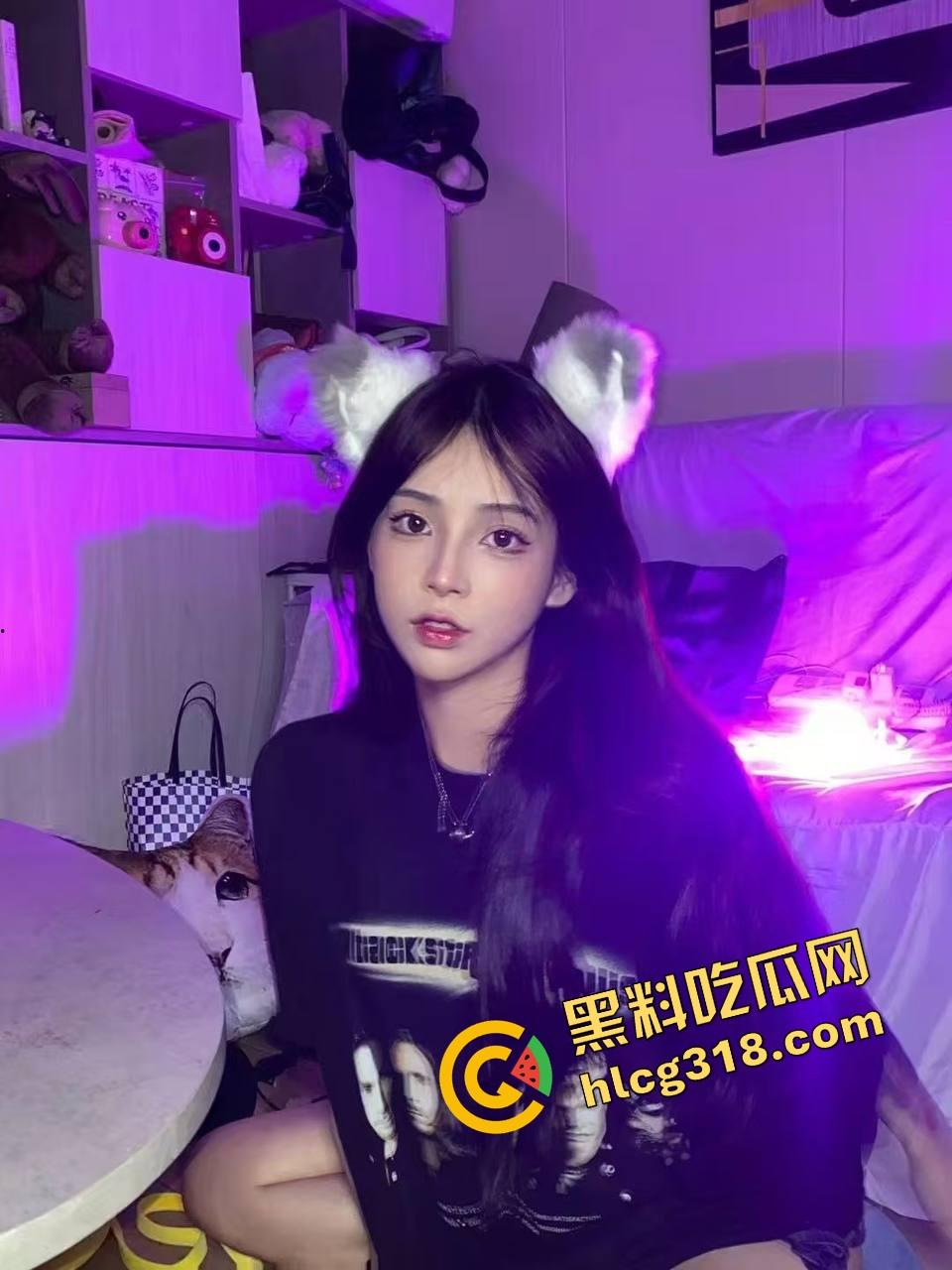 姐妹们口嫌体正直,嘴上说不看毛片,抓到集美看毛片还装正经?裤裆早就湿成狗了!-1