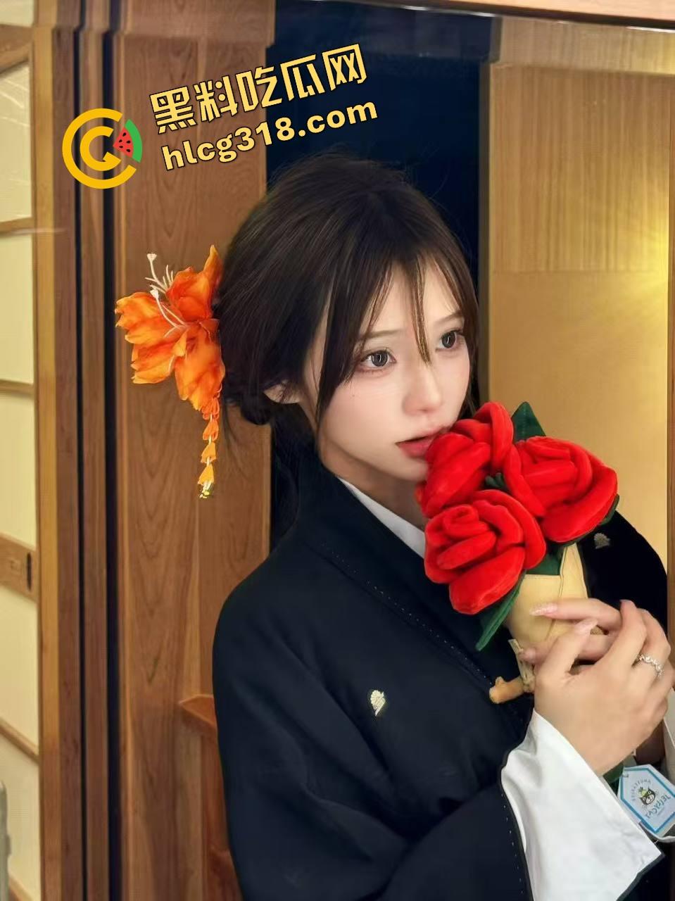 姐妹们口嫌体正直,嘴上说不看毛片,抓到集美看毛片还装正经?裤裆早就湿成狗了!-2