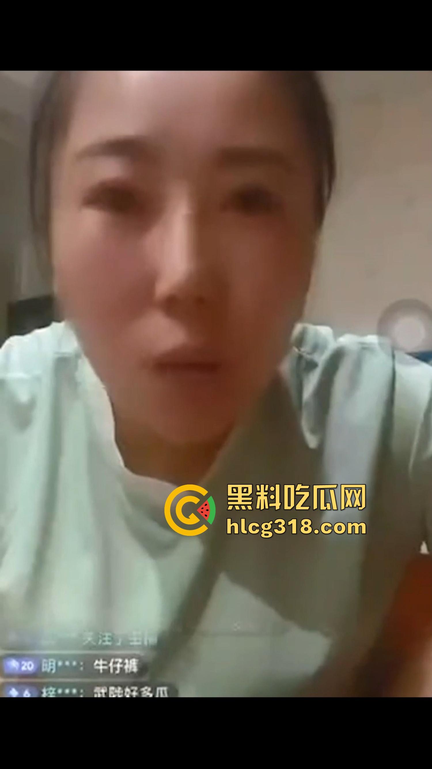 崂山女子玩真心话大冒险，啤酒瓶当场塞逼骚穴插到湿透，崂山啤酒成新玩具，崂山啤酒原来还能这样用！-7