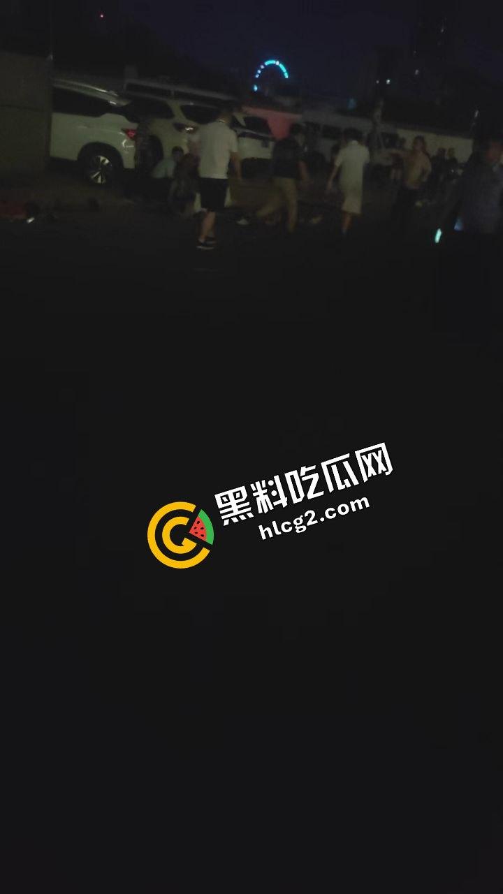 逆天事件!长沙月湖大市场一中年男子 因拆迁纠纷报复社会大街冲撞行人 致8人死亡5人受伤!-10