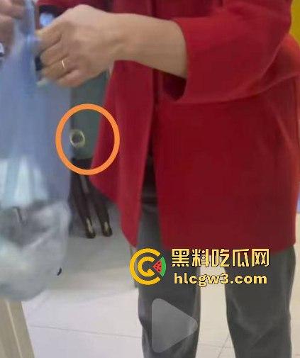 上万金戒指不翼而飞 原是保洁大妈顺手牵羊 对质录音曝光 这演技不得给大妈颁个奥斯卡嘛?-6