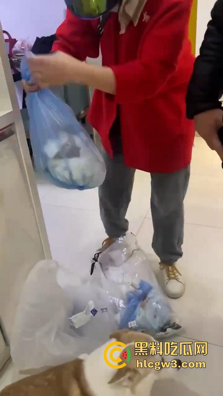 上万金戒指不翼而飞 原是保洁大妈顺手牵羊 对质录音曝光 这演技不得给大妈颁个奥斯卡嘛?-7