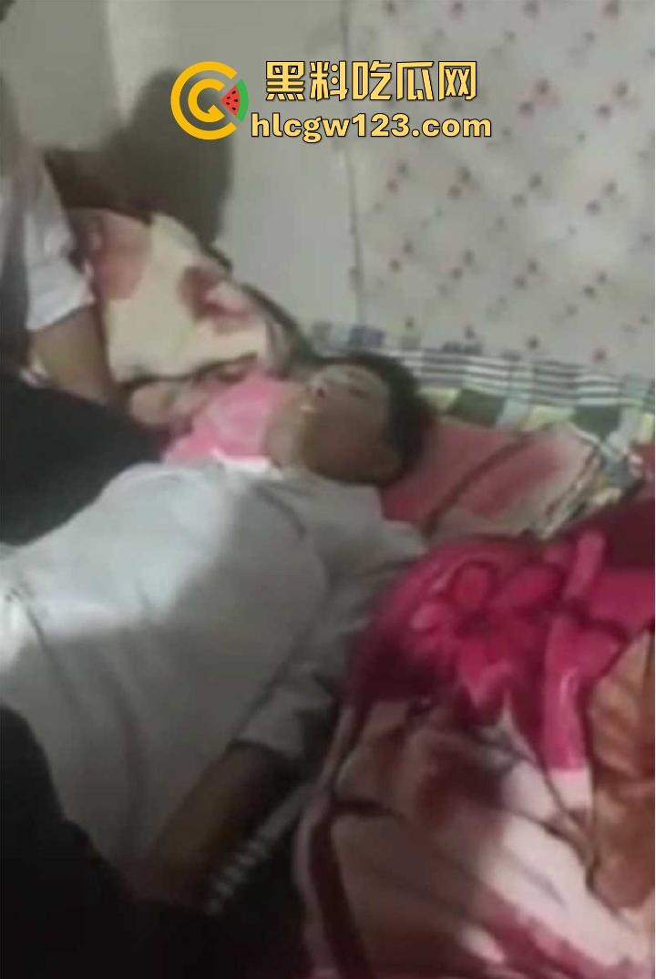 恐怖真实鬼上身 监控拍下可怕全过程 口撕活鸡只喝血吃鸡头 全身抽搐痉挛 最后找法师驱邪！-7