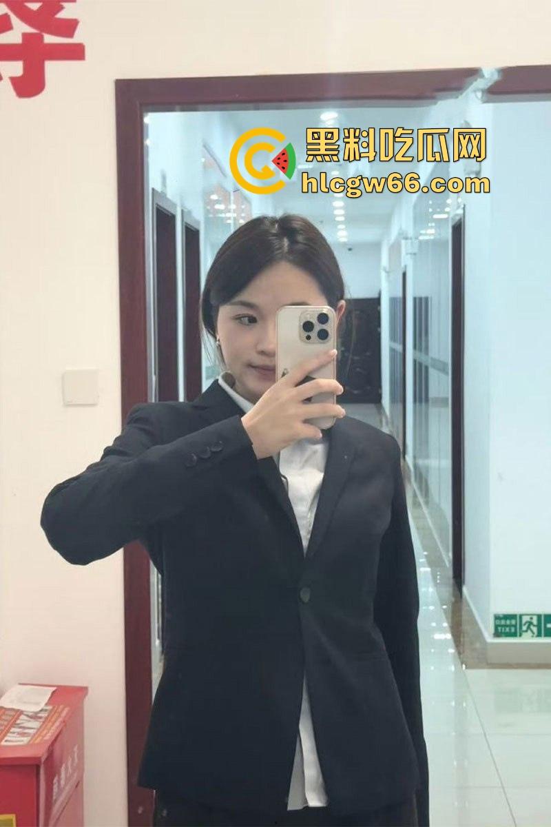 银行极品反差母狗【金雨婷】外表清纯得像朵花,谁能想到一顿饭就被炮友勾走,彻底放飞自我!-2