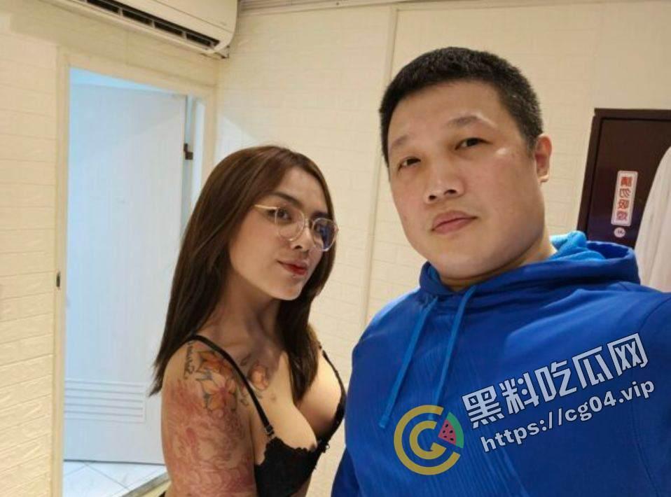 台湾肌肉胖熊 【辉哥】推特5w粉靠叫鸡拍摄视频贩卖挣钱达人  付费视频流出-3