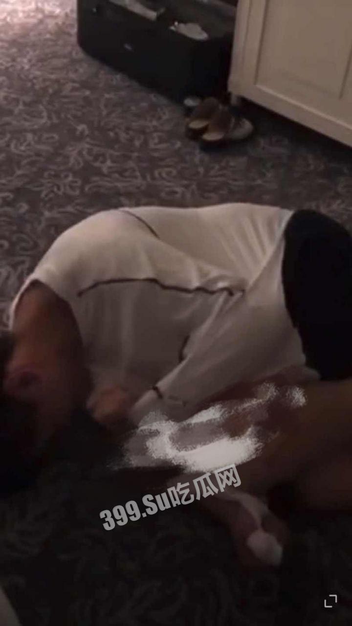 张恒出轨被抓包失控发疯 张恒被郑爽捉奸视频曝光 满地打滚撕衣服精神失常 网友:疑似嗑药-3