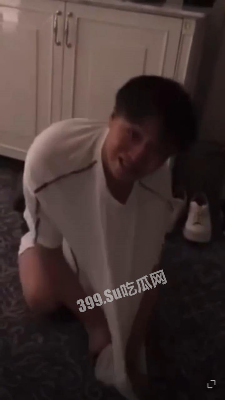 张恒出轨被抓包失控发疯 张恒被郑爽捉奸视频曝光 满地打滚撕衣服精神失常 网友:疑似嗑药-5