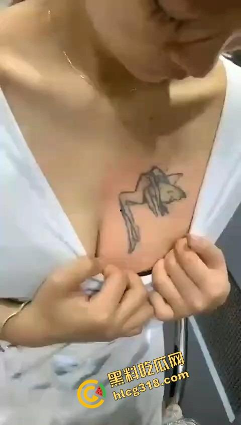 纹的时候笑得像疯子,洗的时候哭得像狗,精神小妹胸口洗纹身,找到接盘侠就开始洗过往了?-5