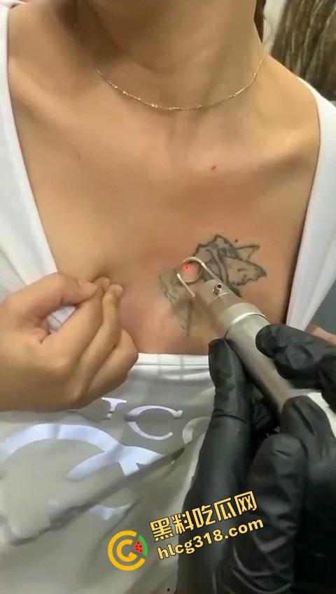 纹的时候笑得像疯子,洗的时候哭得像狗,精神小妹胸口洗纹身,找到接盘侠就开始洗过往了?-8