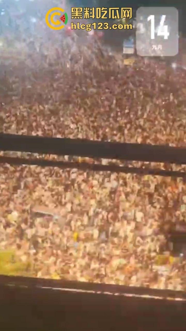 城市打拳挑战赛武汉烟花秀哪有打架好看！“一场烟花秀展现出中国人的百态”-7